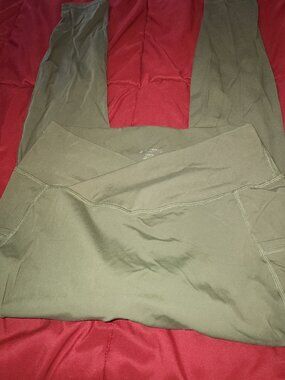 Buffbunny Leggings size Large olive green